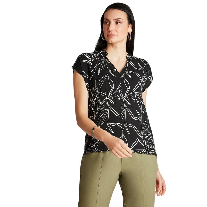 CURVI - Polera Negro Manga Corta Estampado Frontal Cuello Mao_.