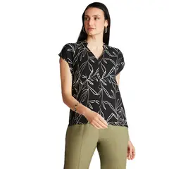 CURVI - Polera Negro Manga Corta Estampado Frontal Cuello Mao_.
