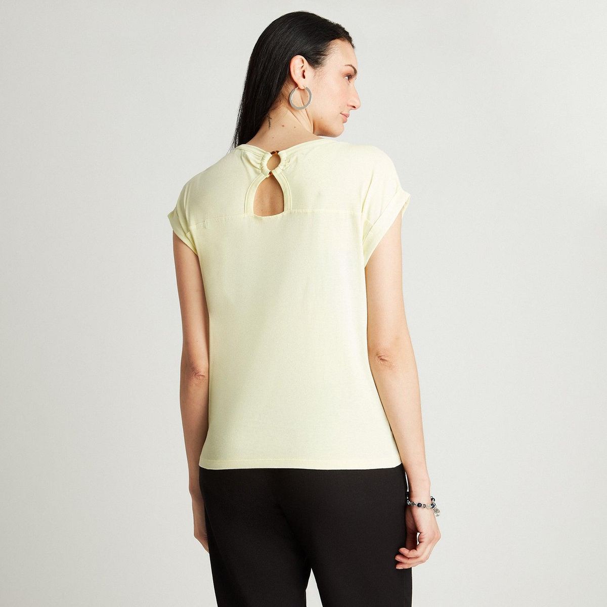 CURVI - Polera Amarillo Manga Corta Estampado