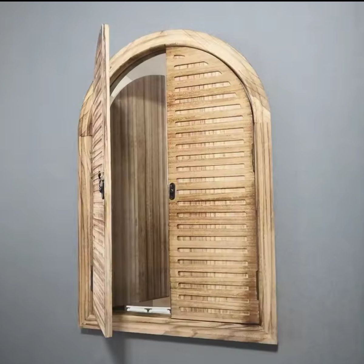 GENERICO - ESPEJO PARED OVALADO MADERA CON POSTIGOS COLOR CAFE