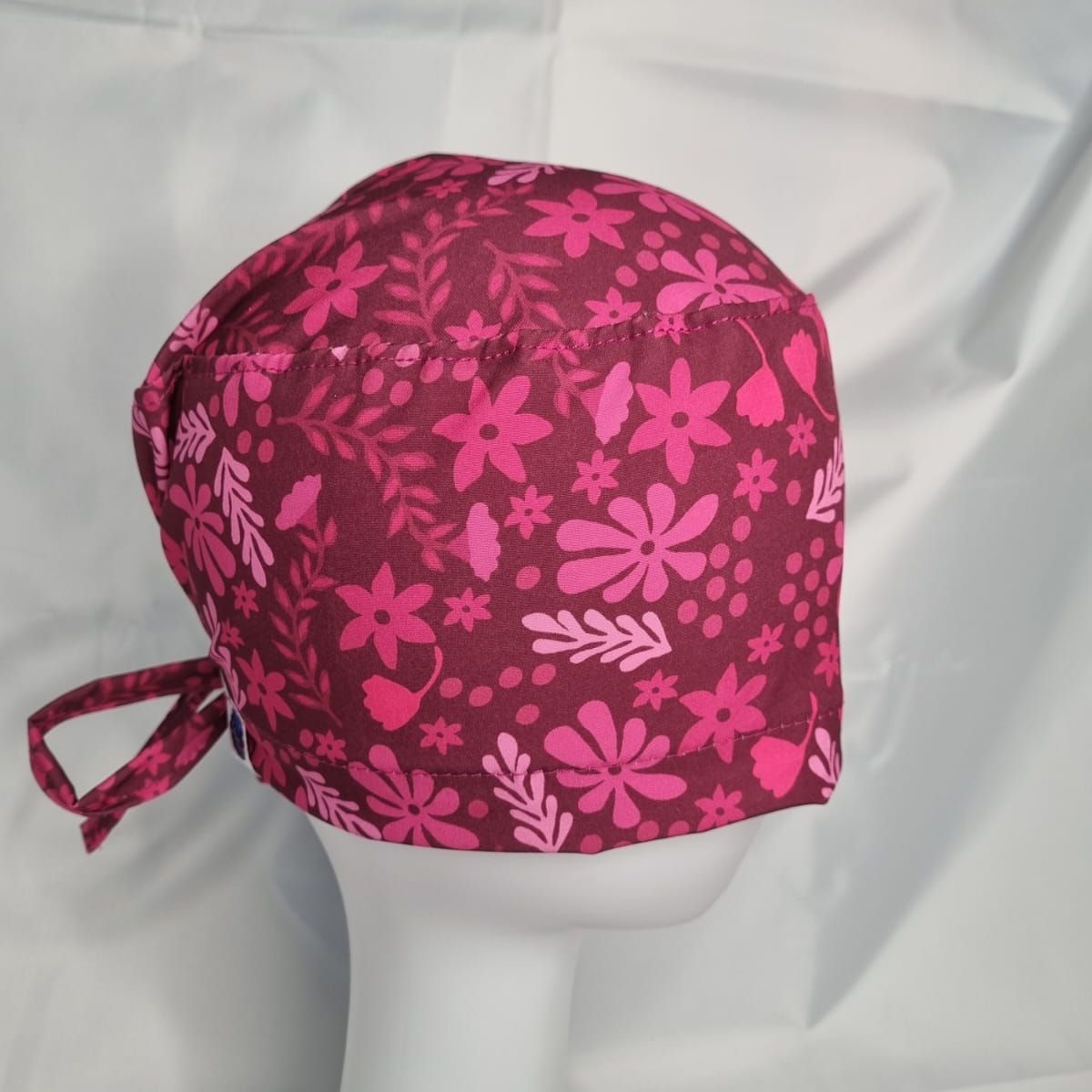 EL ESPACIO DE TOMMY - Gorro Clínico Antifluido Hojas y Flores Burdeo