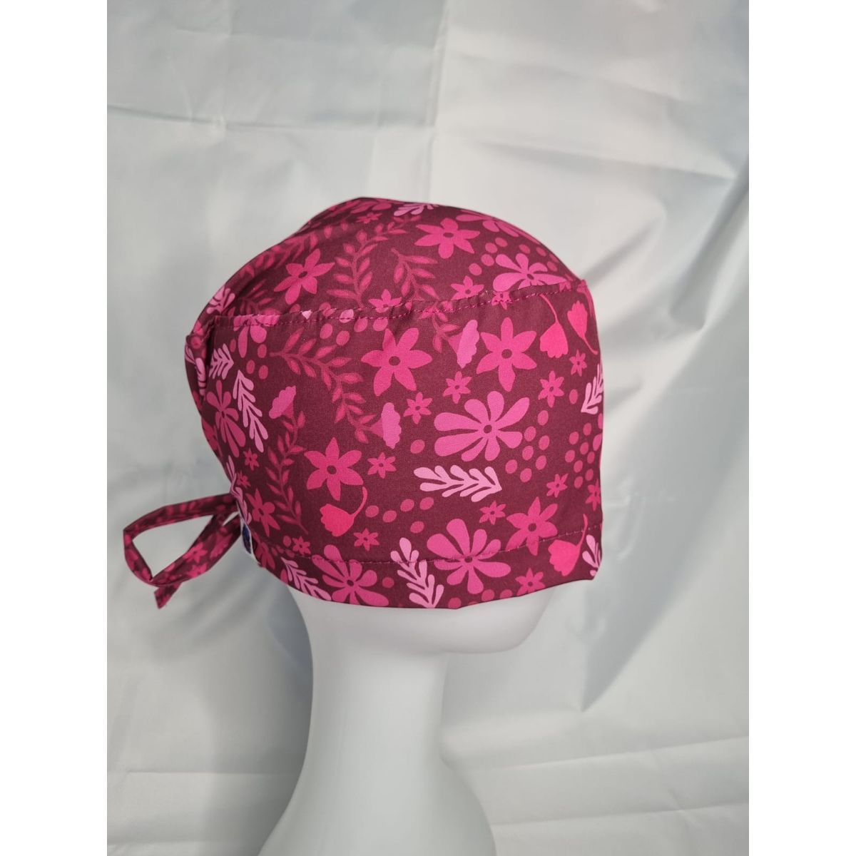 EL ESPACIO DE TOMMY - Gorro Clínico Antifluido Hojas y Flores Burdeo