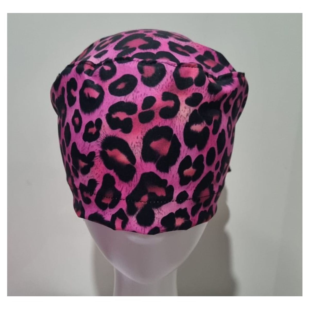 EL ESPACIO DE TOMMY - Gorro Clínico Antifluido Animal Print Fucsia con Negro