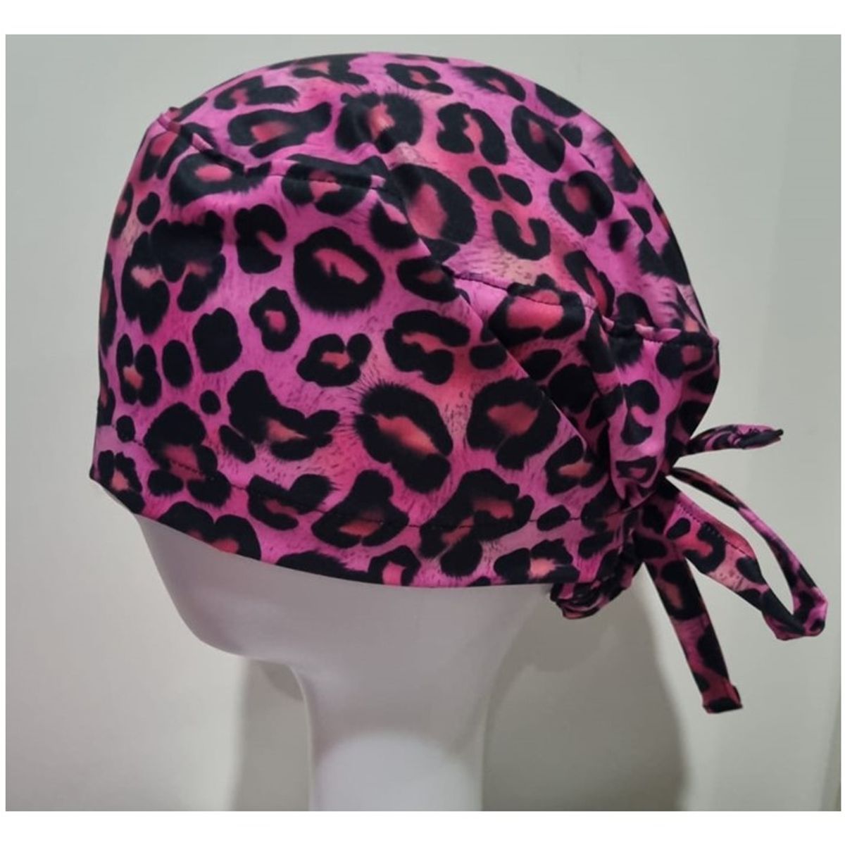EL ESPACIO DE TOMMY - Gorro Clínico Antifluido Animal Print Fucsia con Negro