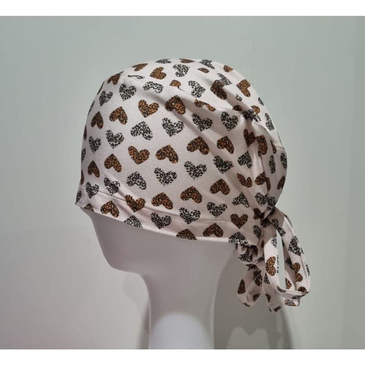 EL ESPACIO DE TOMMY - Gorro Clínico Lycra Corazones Animal Print