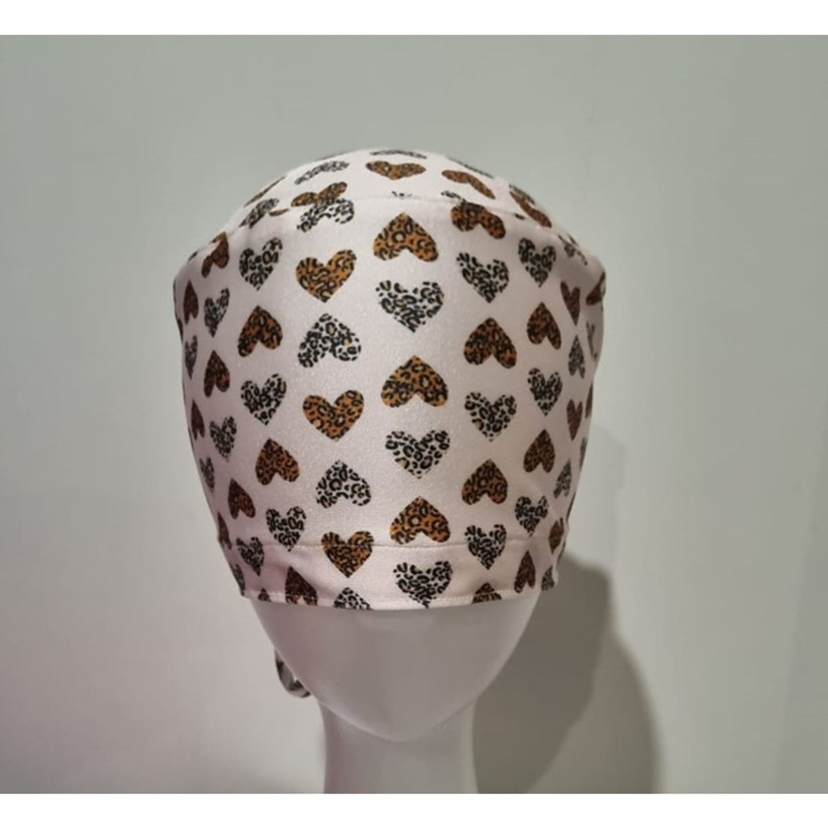 EL ESPACIO DE TOMMY - Gorro Clínico Lycra Corazones Animal Print