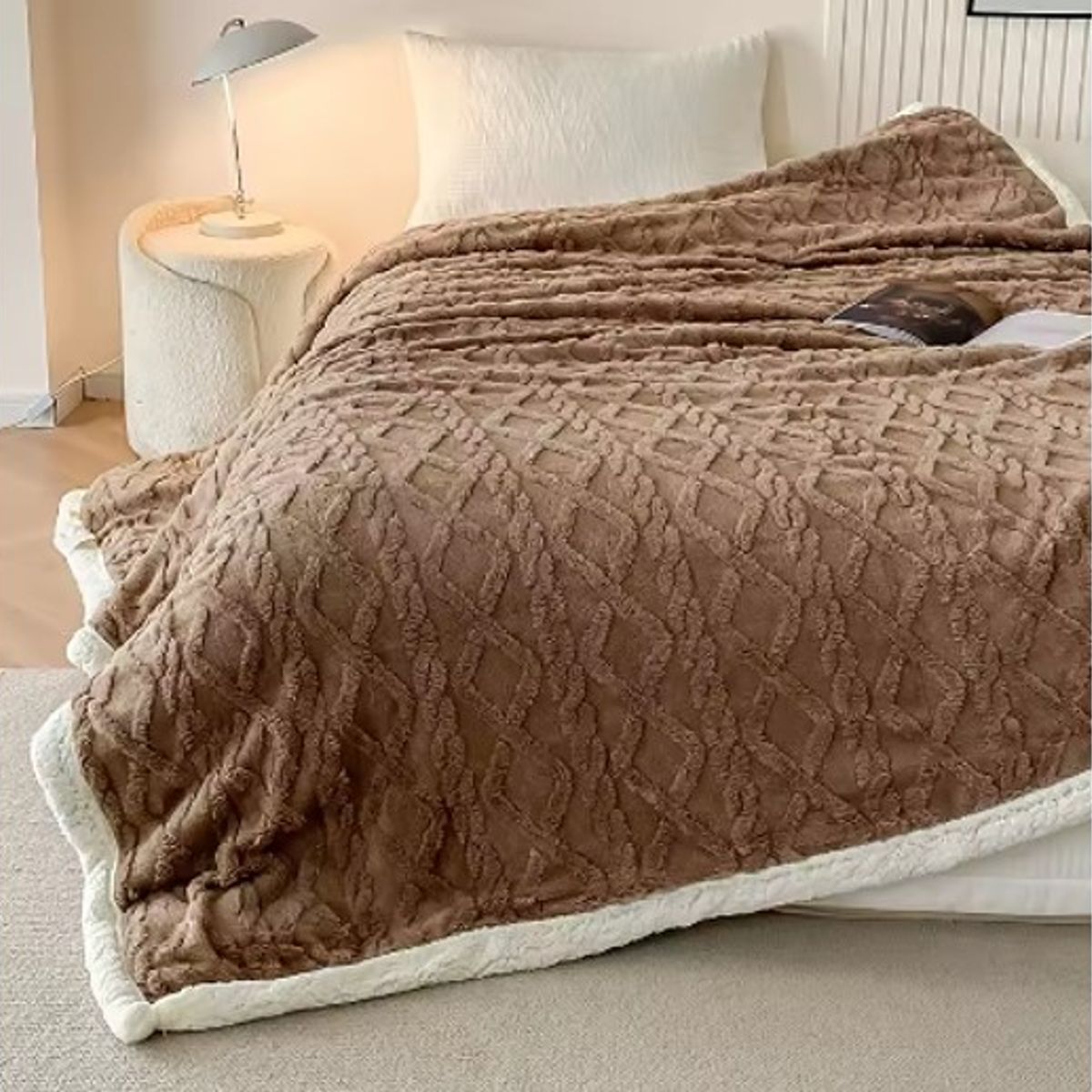 GENERICO - FRAZADA TEXTURIZADA CON CHIPORRO UNICOLOR CAFE 2 PLAZAS RS