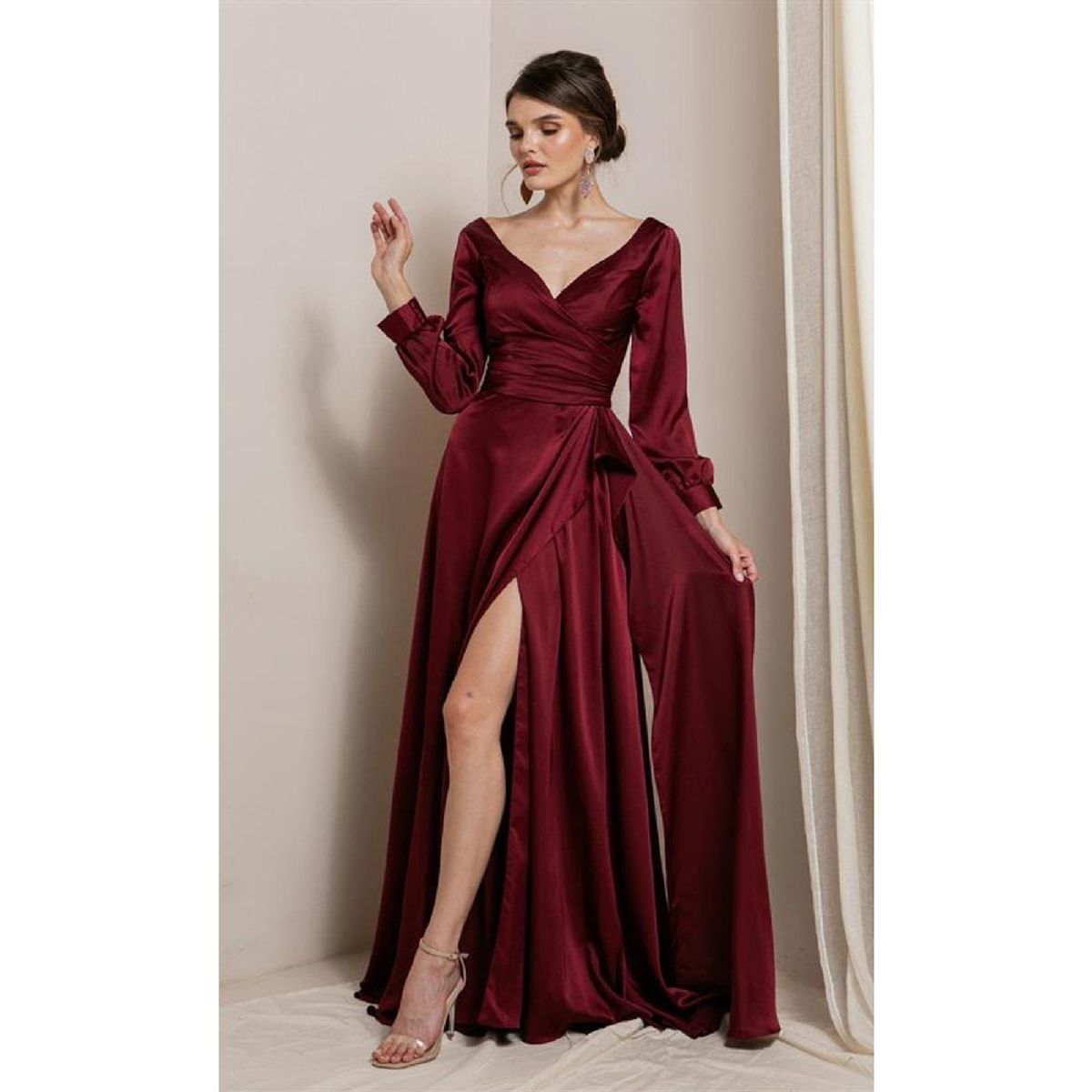 UNIQUE - VESTIDO LARGO SATIN MANGAS L19691 BURDEO - Burdeos