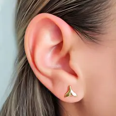 ANDREA - Aros Aleta Delfín Enchapado Oro 18K