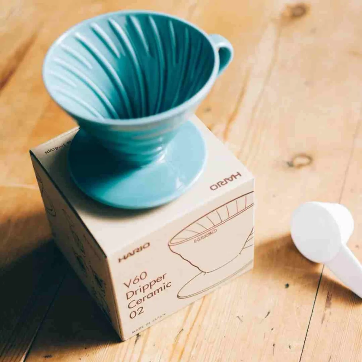 HARIO - Cafetera Hario V60 02 (Cerámica Azul) - Dripper para Café de Especialidad