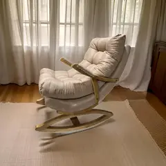 MUEBLES NEW - SILLA MECEDORA COQUETTE CON APOYA BRAZO BEIGE LINO