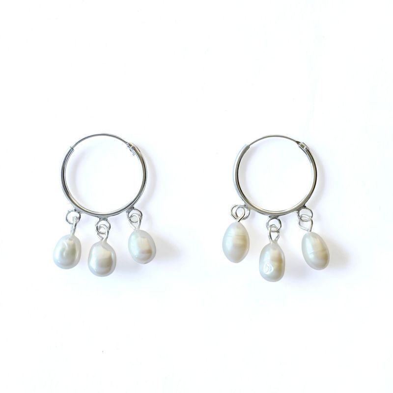 ANDREA COGGIOLA JOYAS - Aros Argolla 16mm Perlas De Río Plata Fina 925