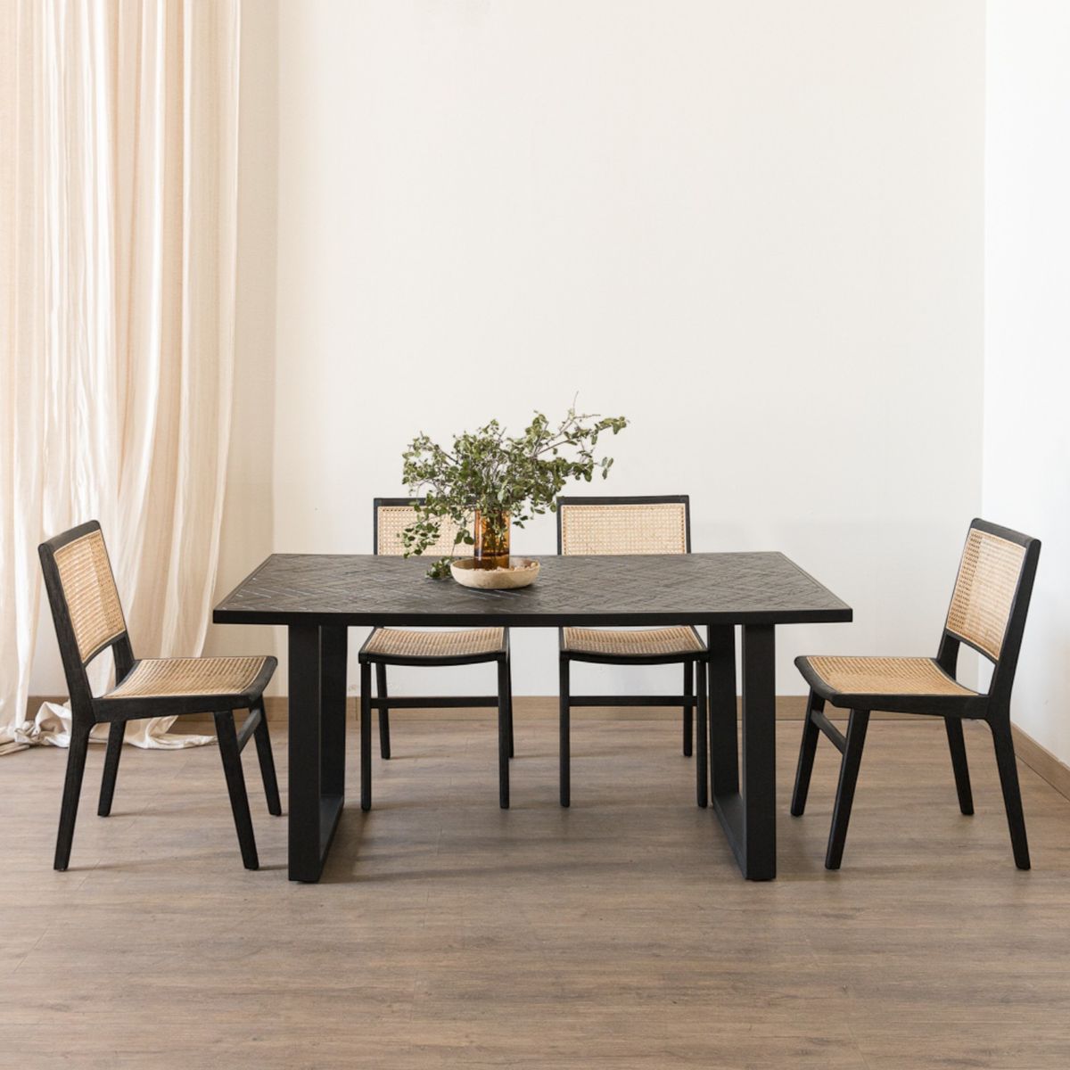 AMOBLE - Comedor San Francis Rectangular Negro Amoblé