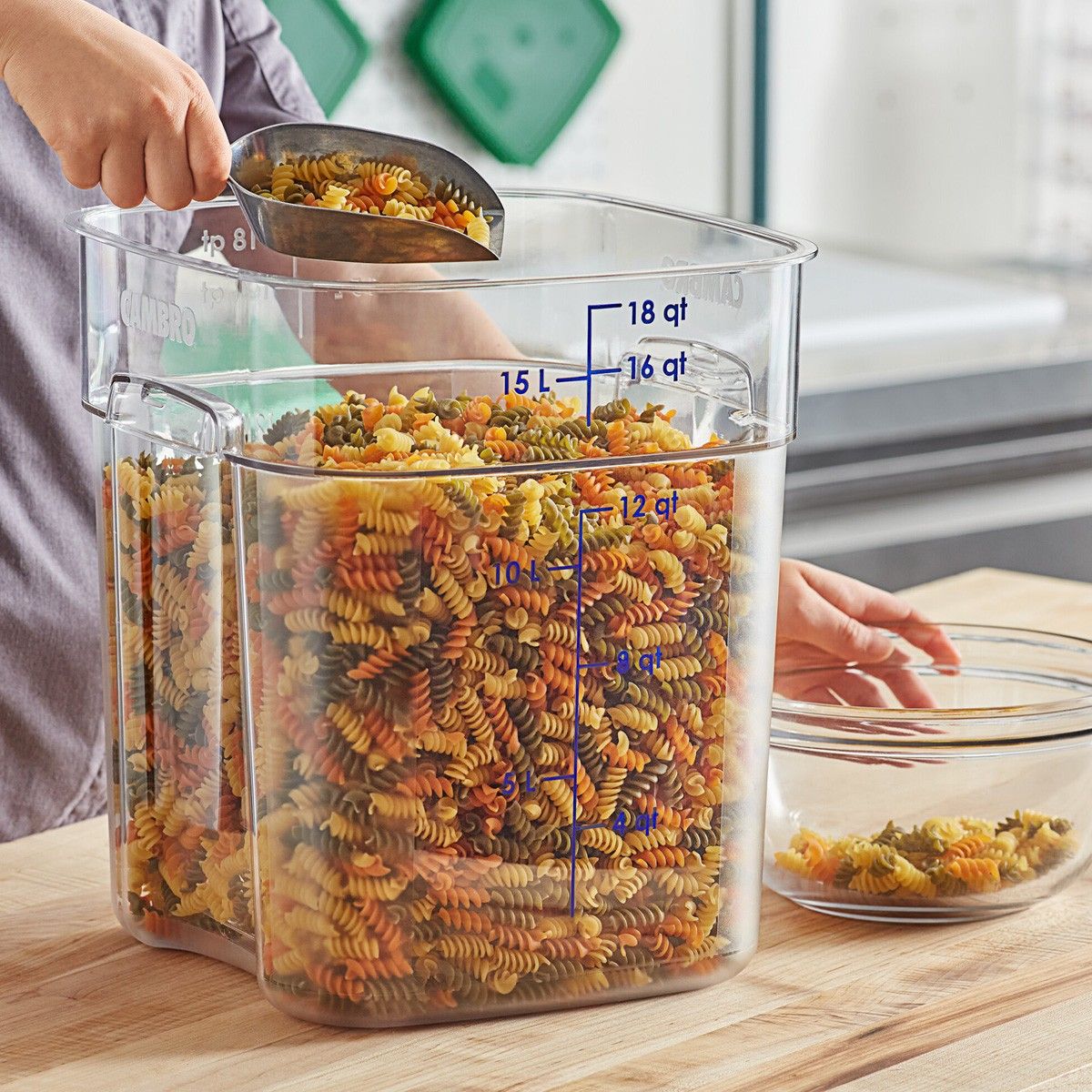 CAMBRO - RECIPIENTE GRADUADO CUADRADO POLICARBONATO 18 LTS