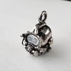 GENERICO - Colgante de plata con diseño de casco buceo