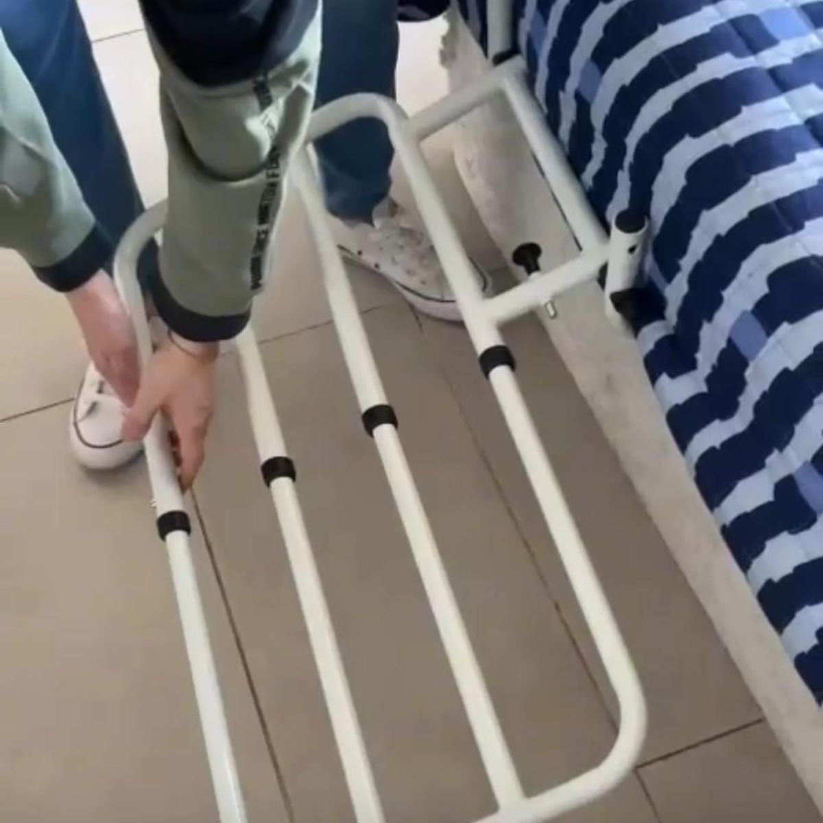 GARCIA 1880 - Baranda para Cama Regulable y Abatible