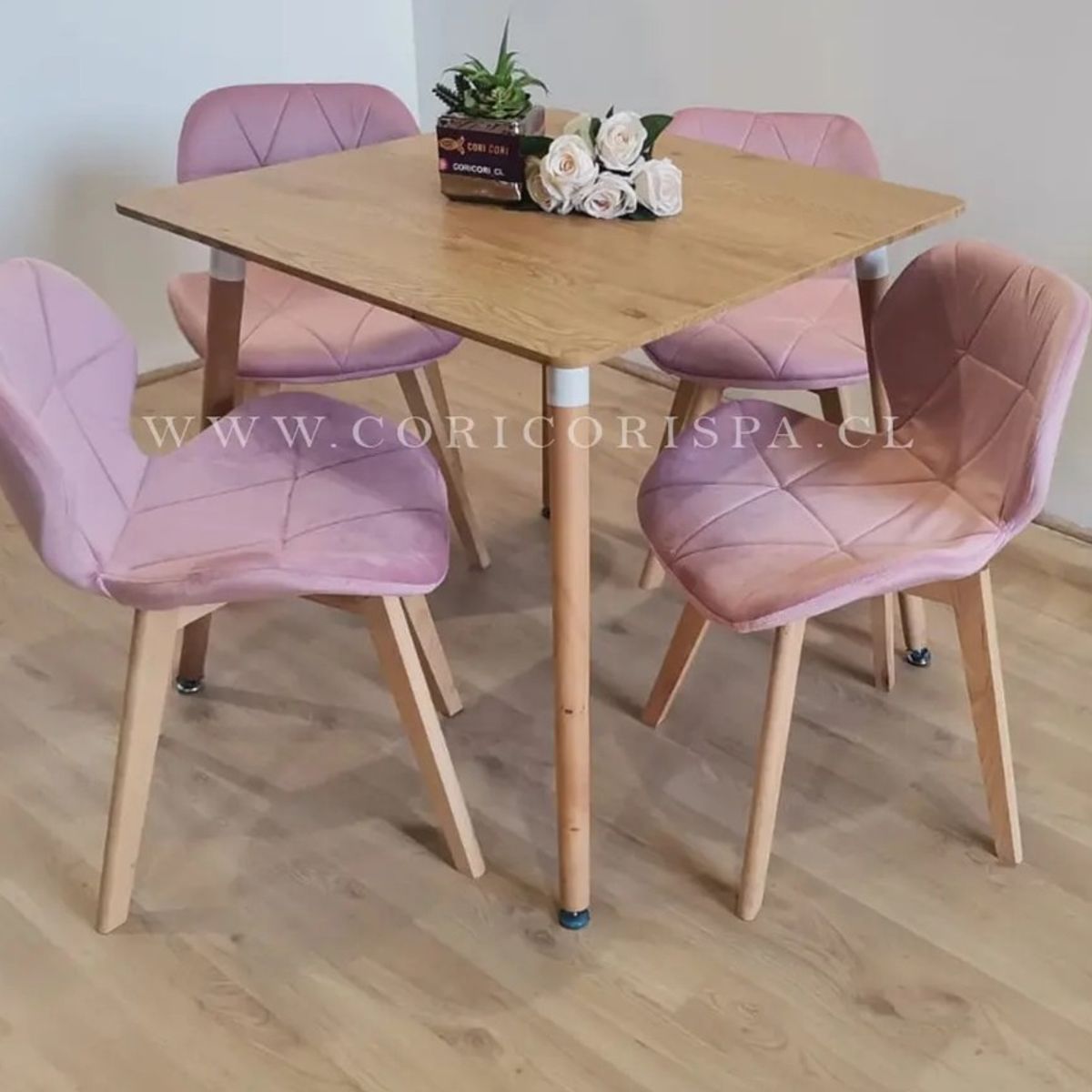 CORI CORI - Comedor Mesa Cuadrada 80x80cms  + 4 Sillas Mariposa Velvet Rosa