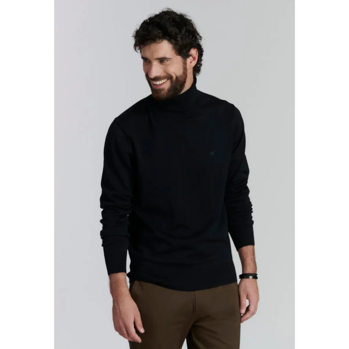 FEROUCH - Sweater Turtle Neck F Smart Casual Negro Ferouch.