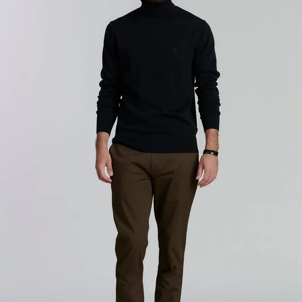 FEROUCH - Sweater Turtle Neck F Smart Casual Negro Ferouch.