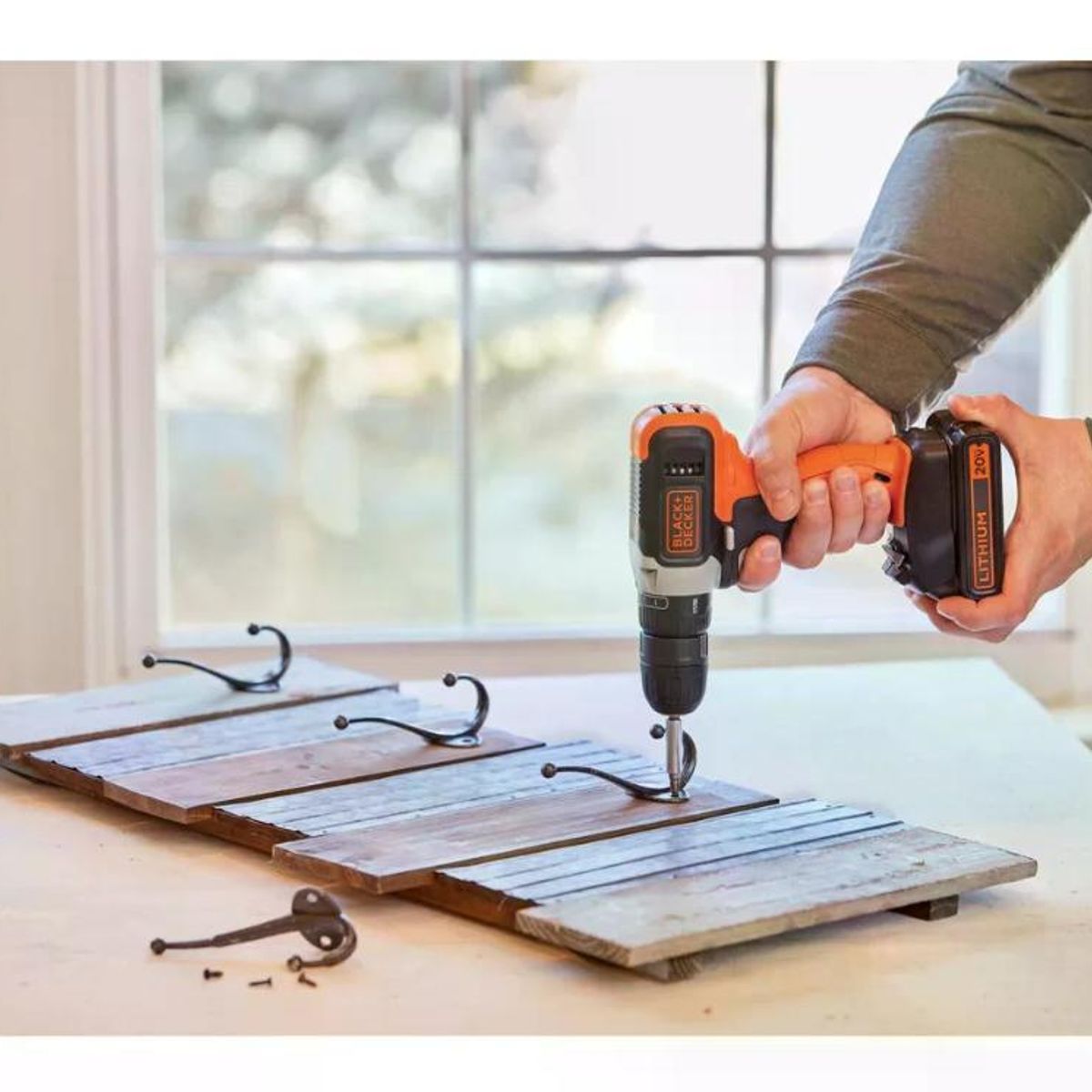 BLACK+DECKER - KIT TALADRO BLACK+DECKER BCD702PK2B +2BAT 15A+CARG+54ACC