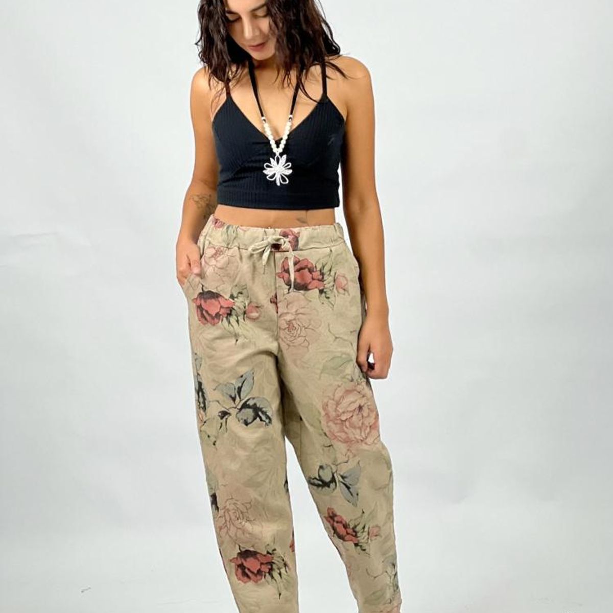 ENIGMATICA BOUTIQUE - Jogger Italiano Gabardina Floral - Blanco - Único