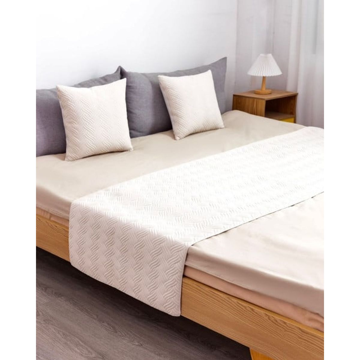 GENERICO - JUEGO DE PIECERA DE CAMA MAS 2 COJIN CON FUNDAS MODELO PLUSH BLANCO