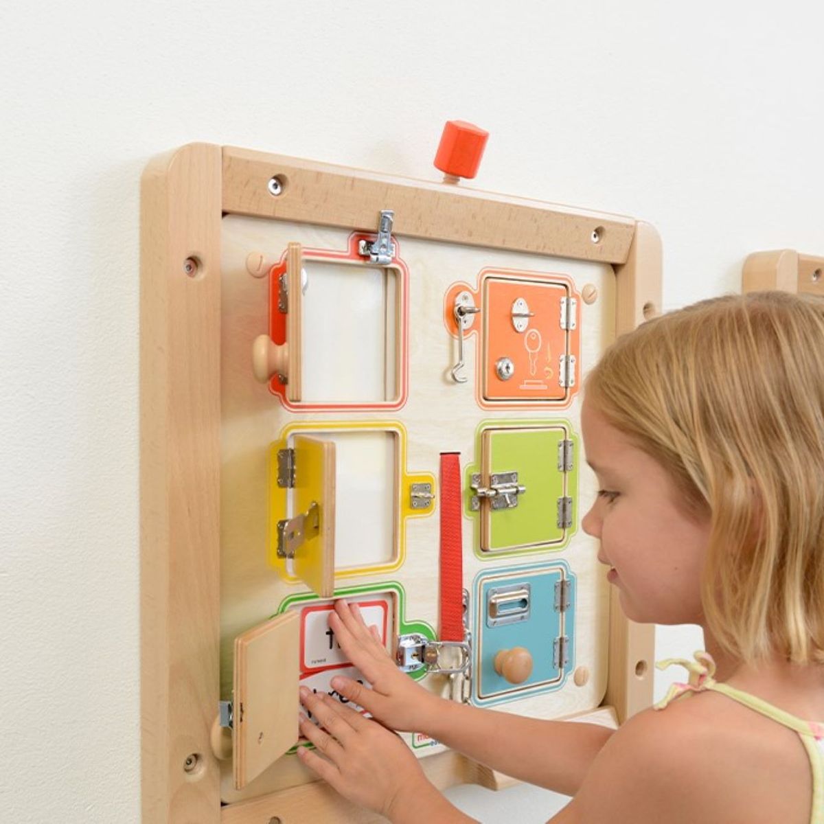 MASTERKIDS - Puerta con llave para aprendizaje -Tablero de Pared