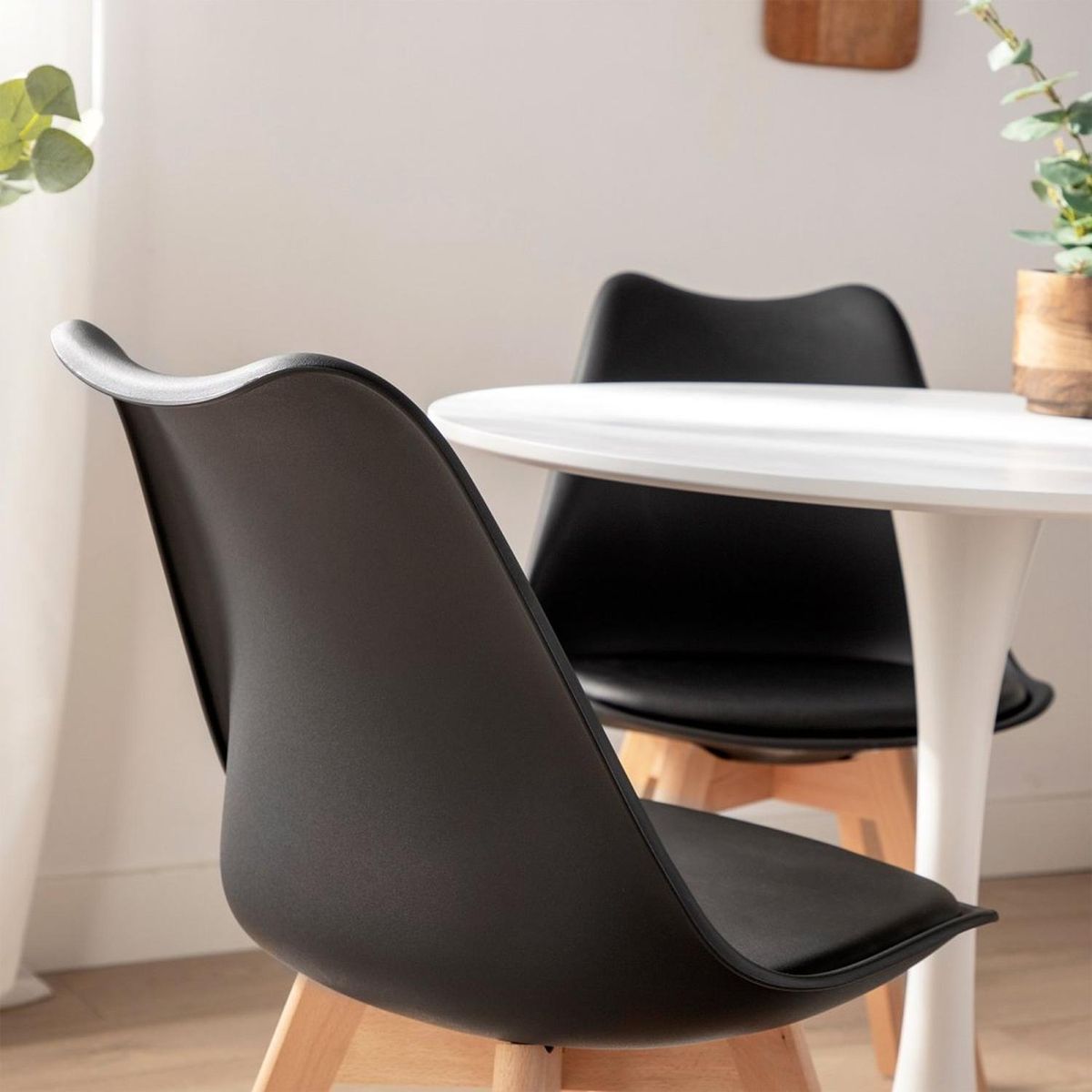 PANDALINO - Comedor Mesa Tulip Redonda 80cm Blanca + 4 Sillas Tulip Negro