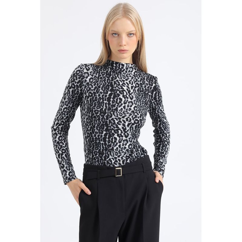 LIOLA - Polera Tipo Beatle, Estampado Animal, Negro Liola