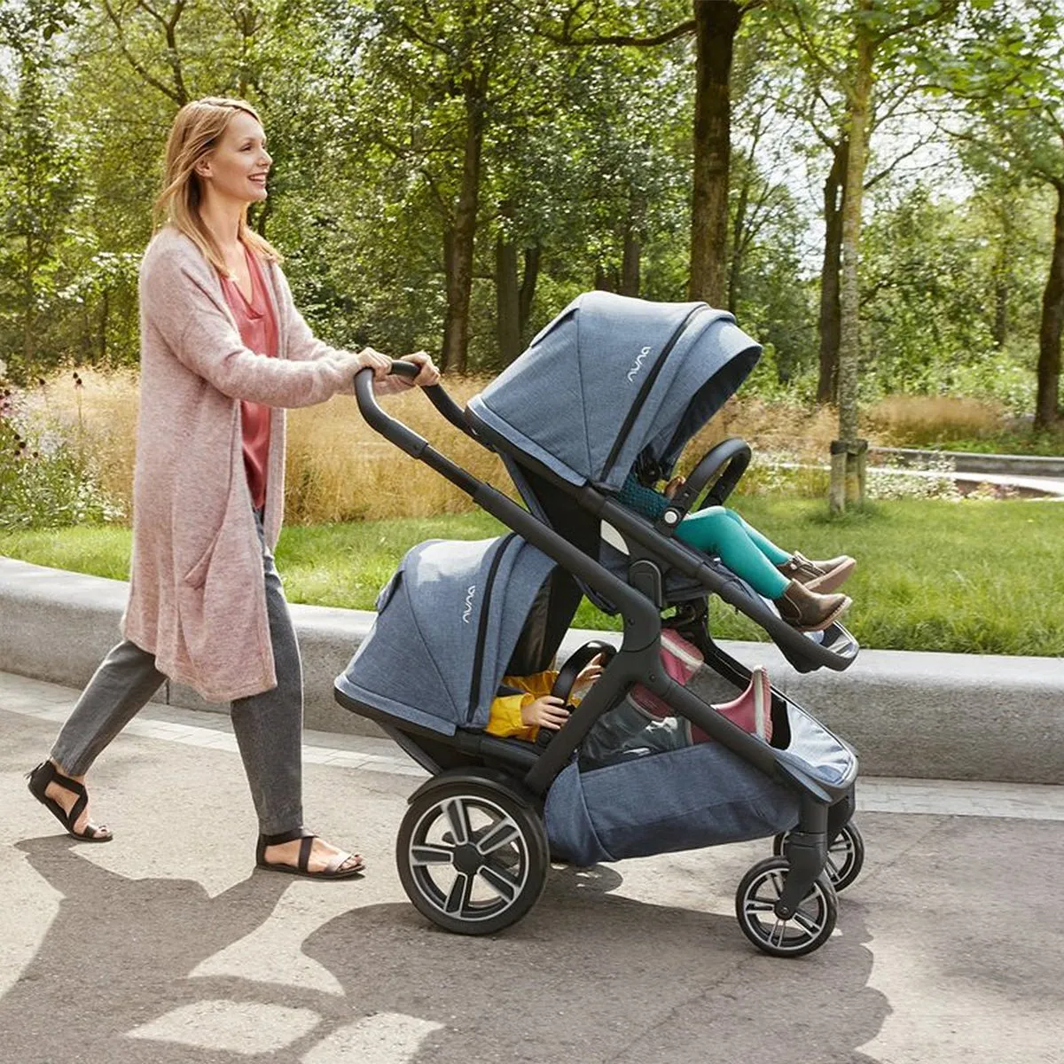 NUNA - Asiento Hermano Mayor Demi Grow Sibling Seat Caviar Nuna