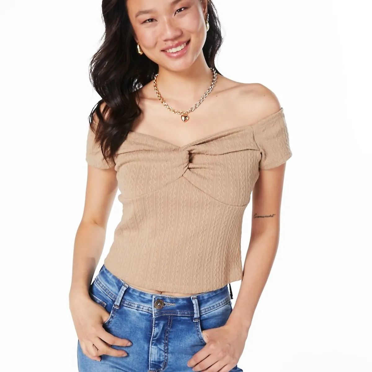 EFESIS - POLERA MICHI REGULAR ESCOTE BARDOT TORZON EN BUSTO BEIGE