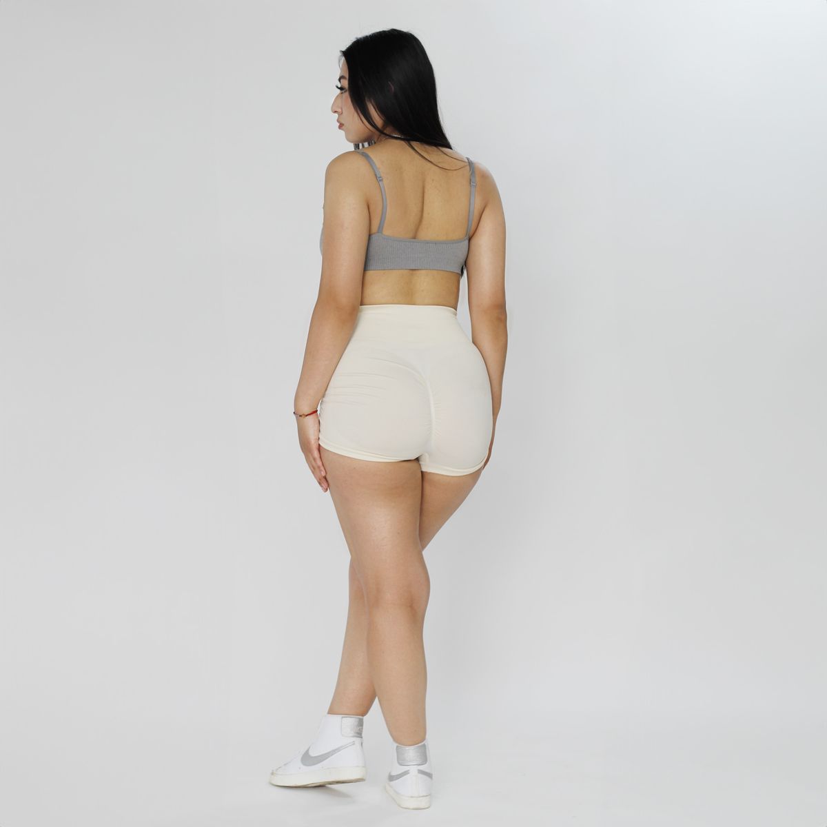 ADEMAN - Short Deportivo push up con arruga lateral