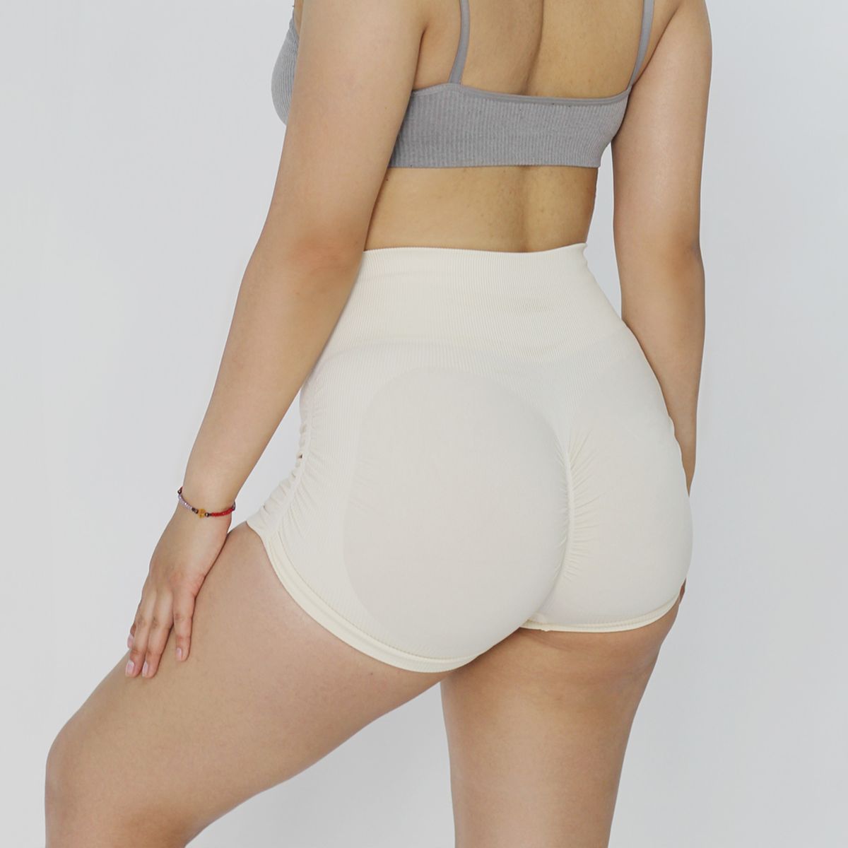 ADEMAN - Short Deportivo push up con arruga lateral