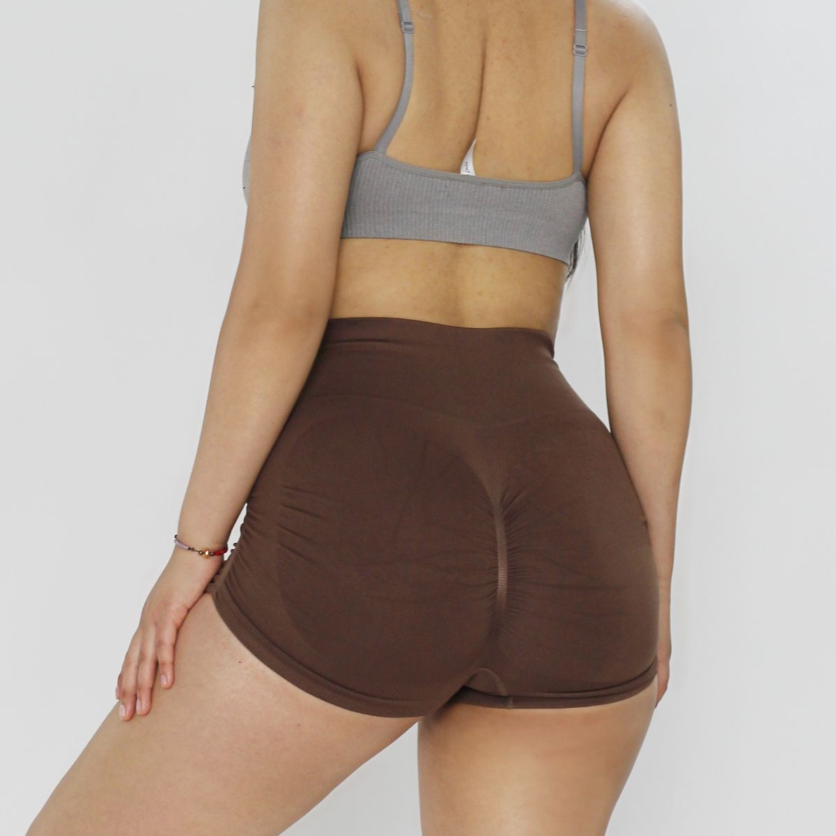 ADEMAN - Short Deportivo push up con arruga lateral