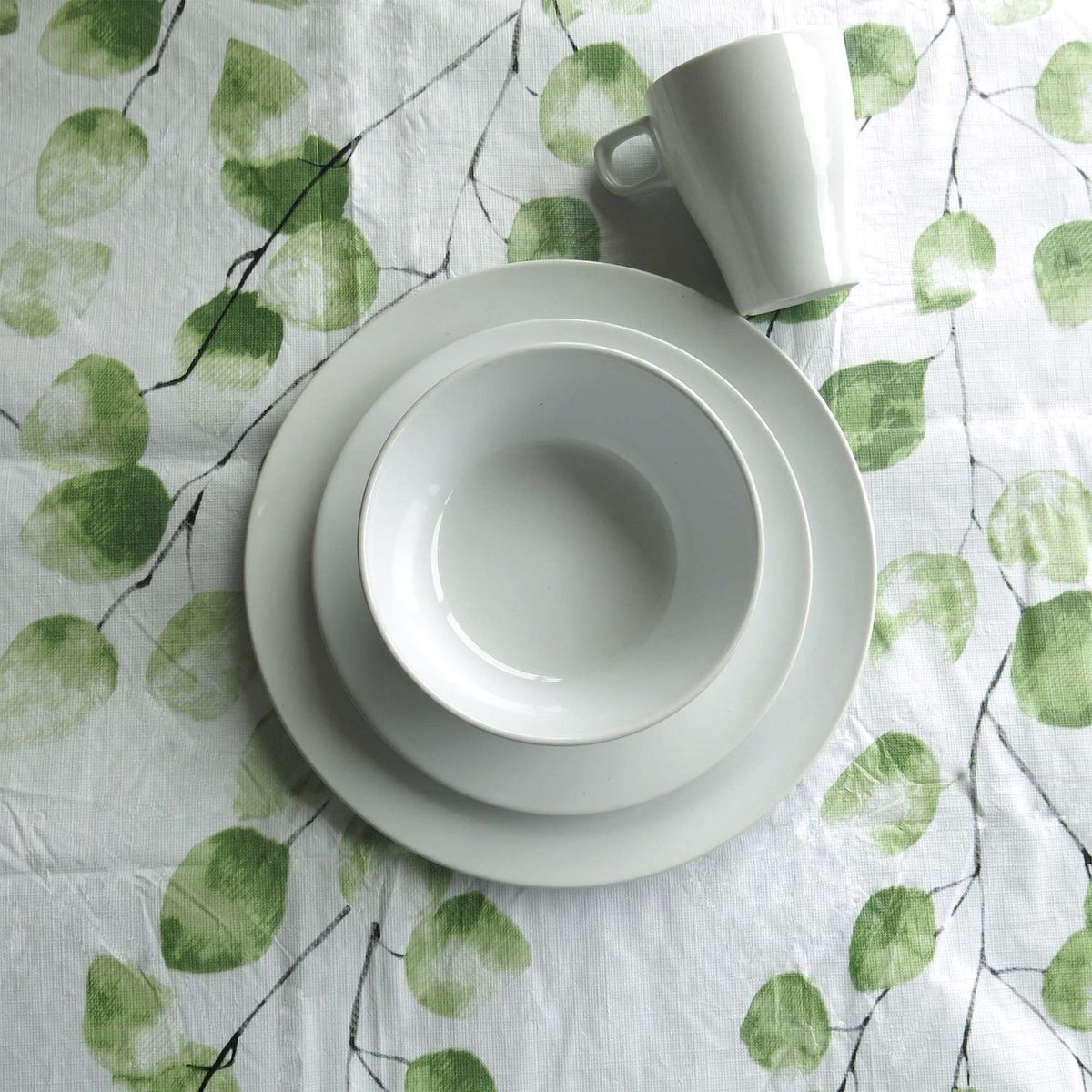 DECO EXPRESS - Set Juego de loza Cerámica 16 piezas Vajilla Blanca y Mantel PEVA Natural 160x220