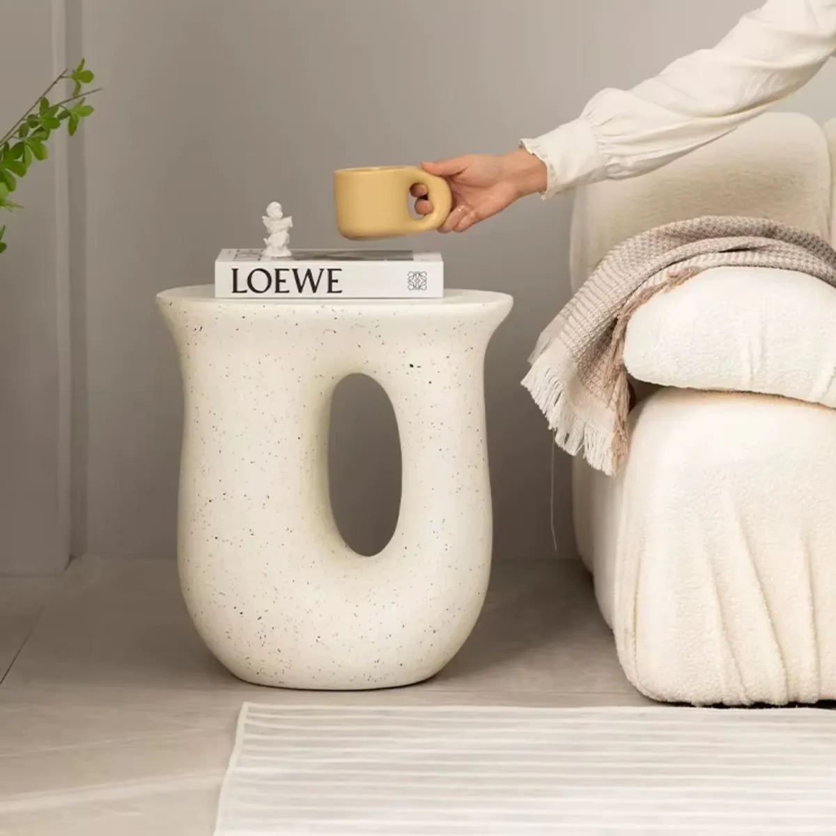 SANTU HOME & DECO - Mesa de Centro Lateral Tipo Escultura en U