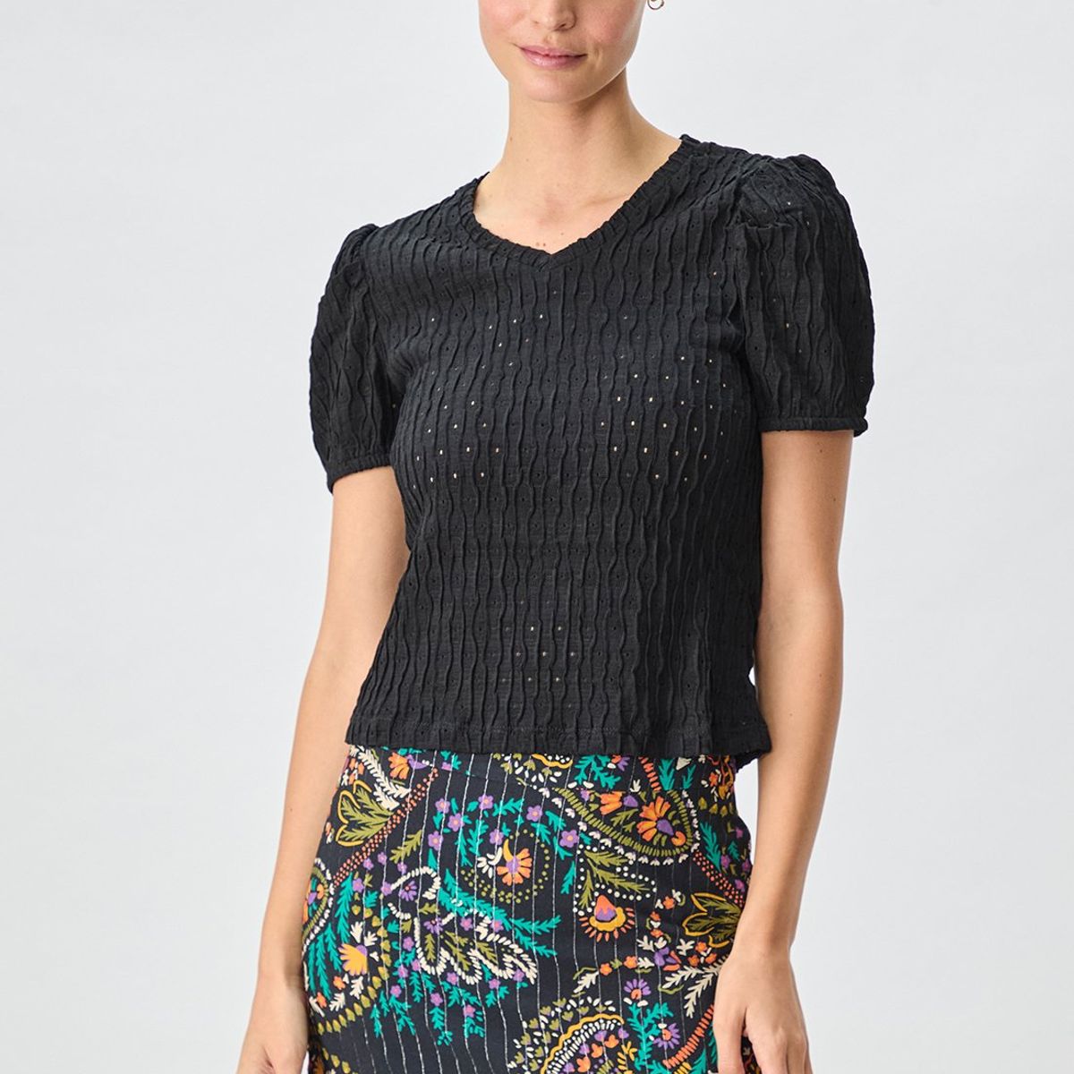 IO - Polera Manga Corta Negro Mujer Io