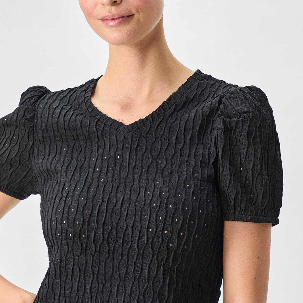 IO - Polera Manga Corta Negro Mujer Io
