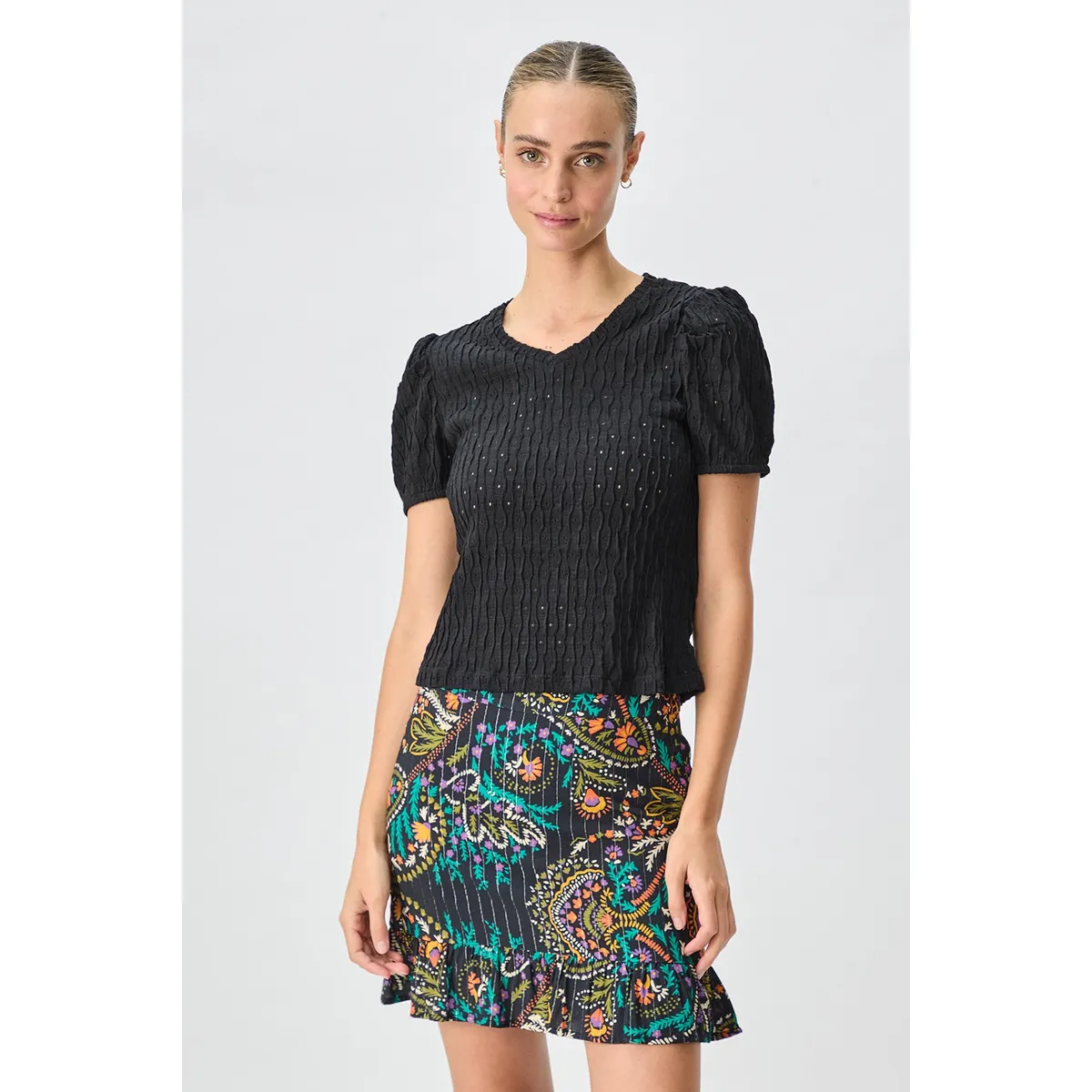 IO - Polera Manga Corta Negro Mujer Io