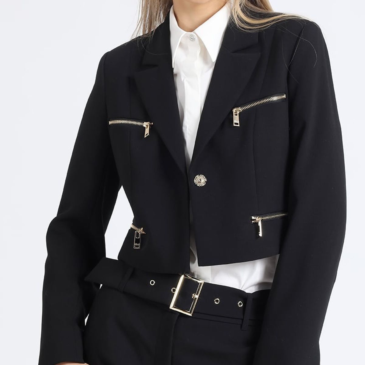 LIOLA - Blazer Crop Cierres Fantasia, Negro Liola