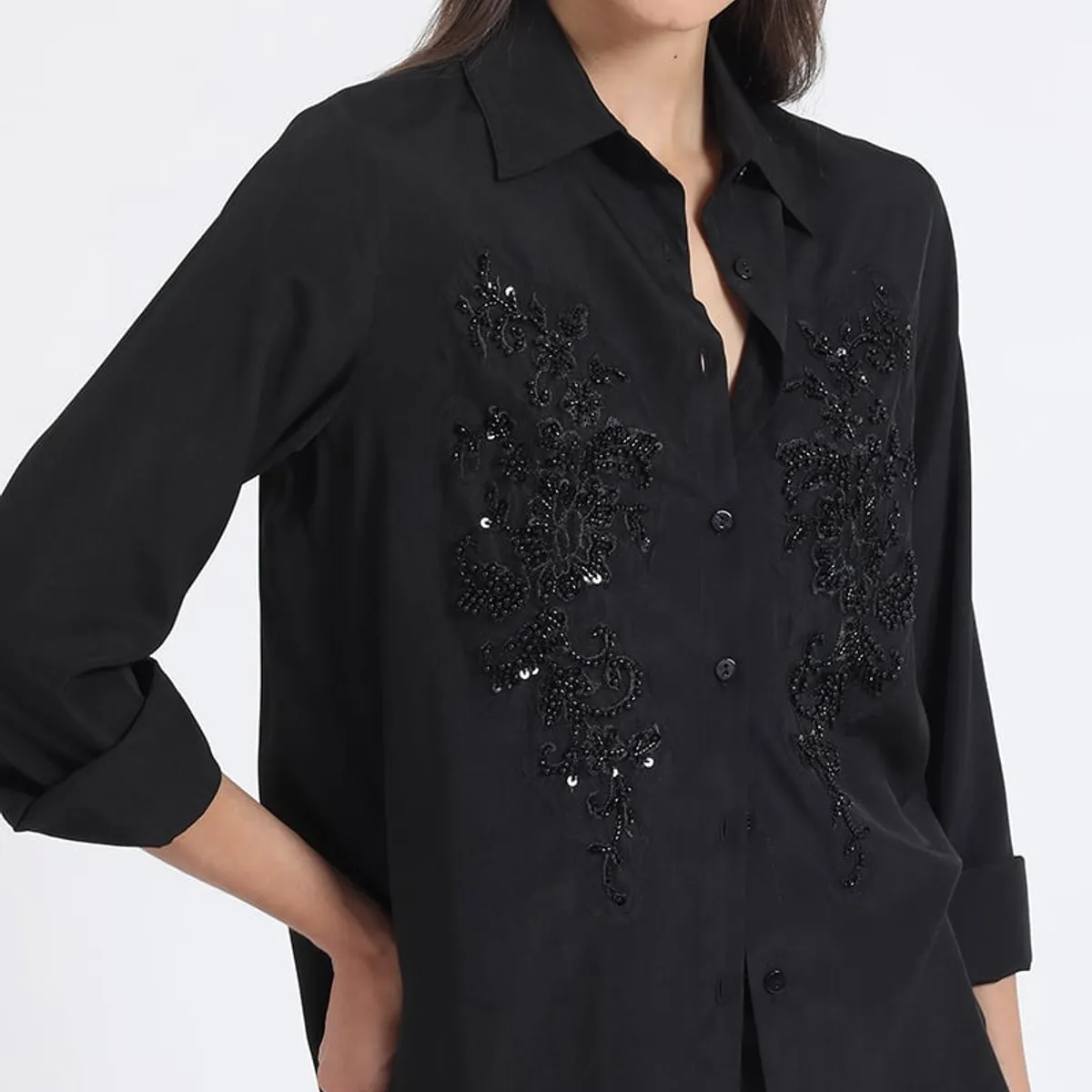 LIOLA - Blusa Aplicación Bordado, Negro Liola