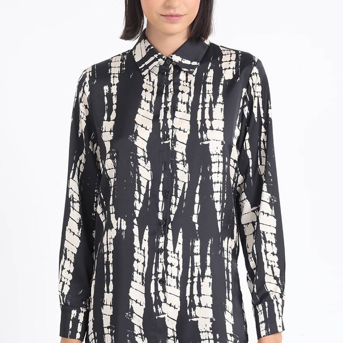 LIOLA - Blusa Satin Estampado Diseño Negro Liola