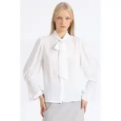 LIOLA - Blusa Con Lazada En Cuello, Crudo