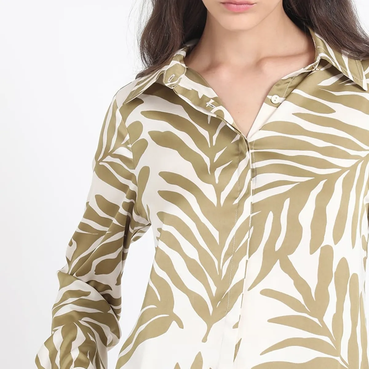 LIOLA - Camisa Satin Estampado Bicolor Hojas, Verde Liola