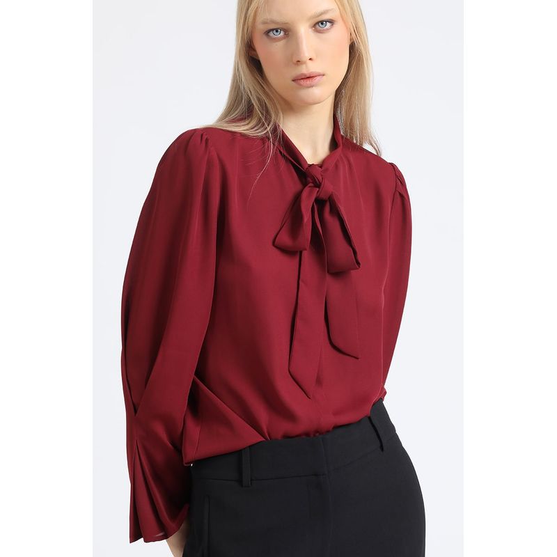 LIOLA - Blusa Con Lazada En Cuello, Burdeo Liola