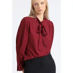 LIOLA - Blusa Con Lazada En Cuello, Burdeo