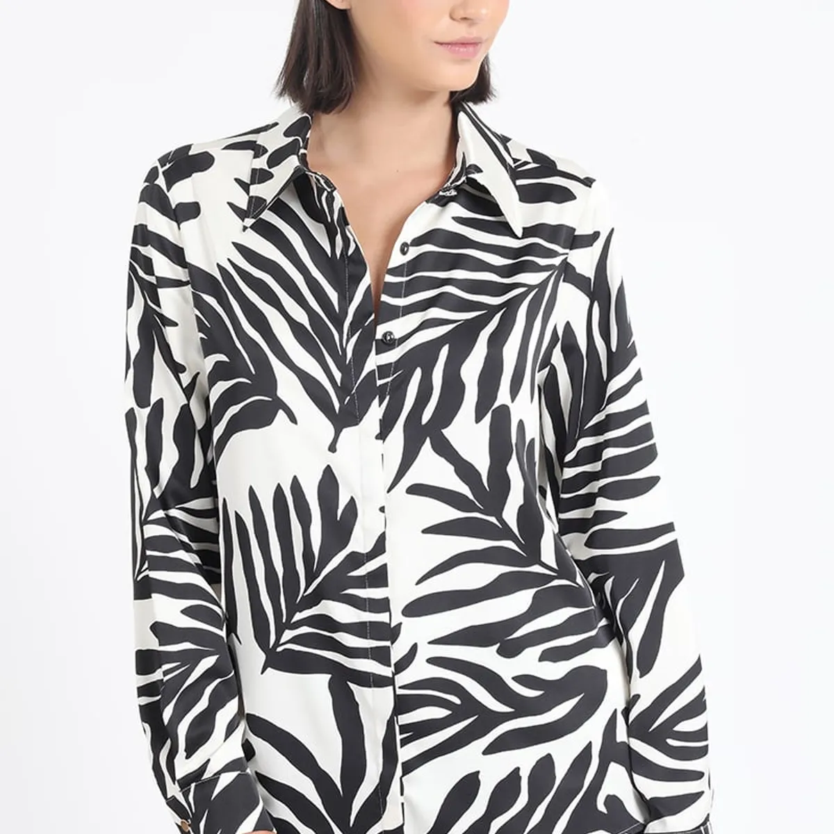 LIOLA - Camisa Satin Estampado Bicolor Hojas, Negro Liola