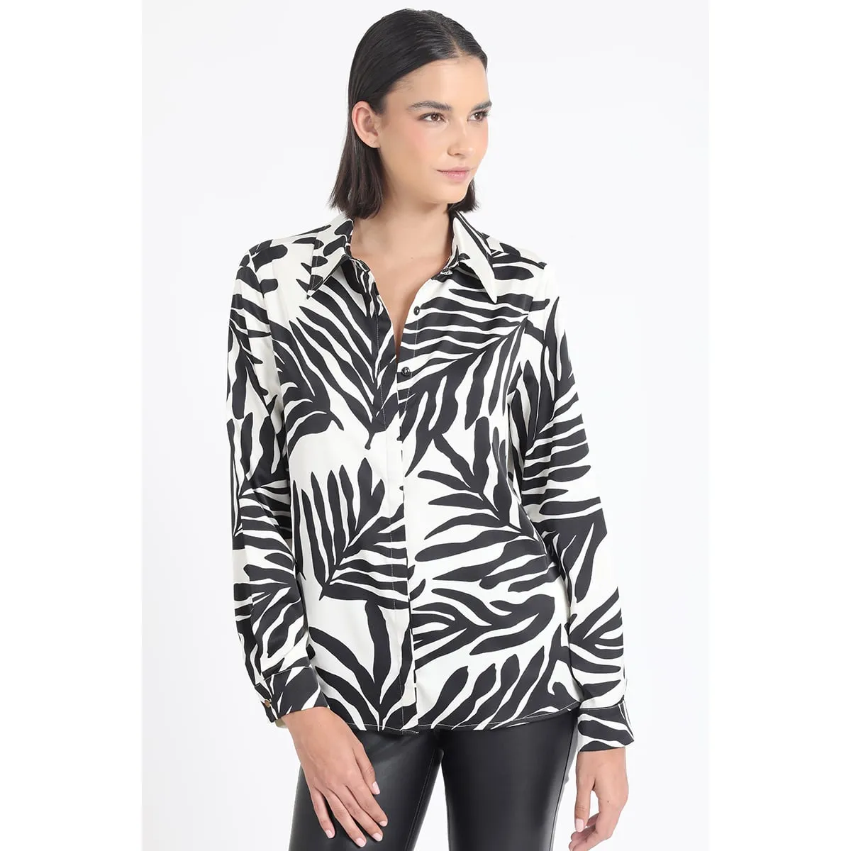 LIOLA - Camisa Satin Estampado Bicolor Hojas, Negro Liola