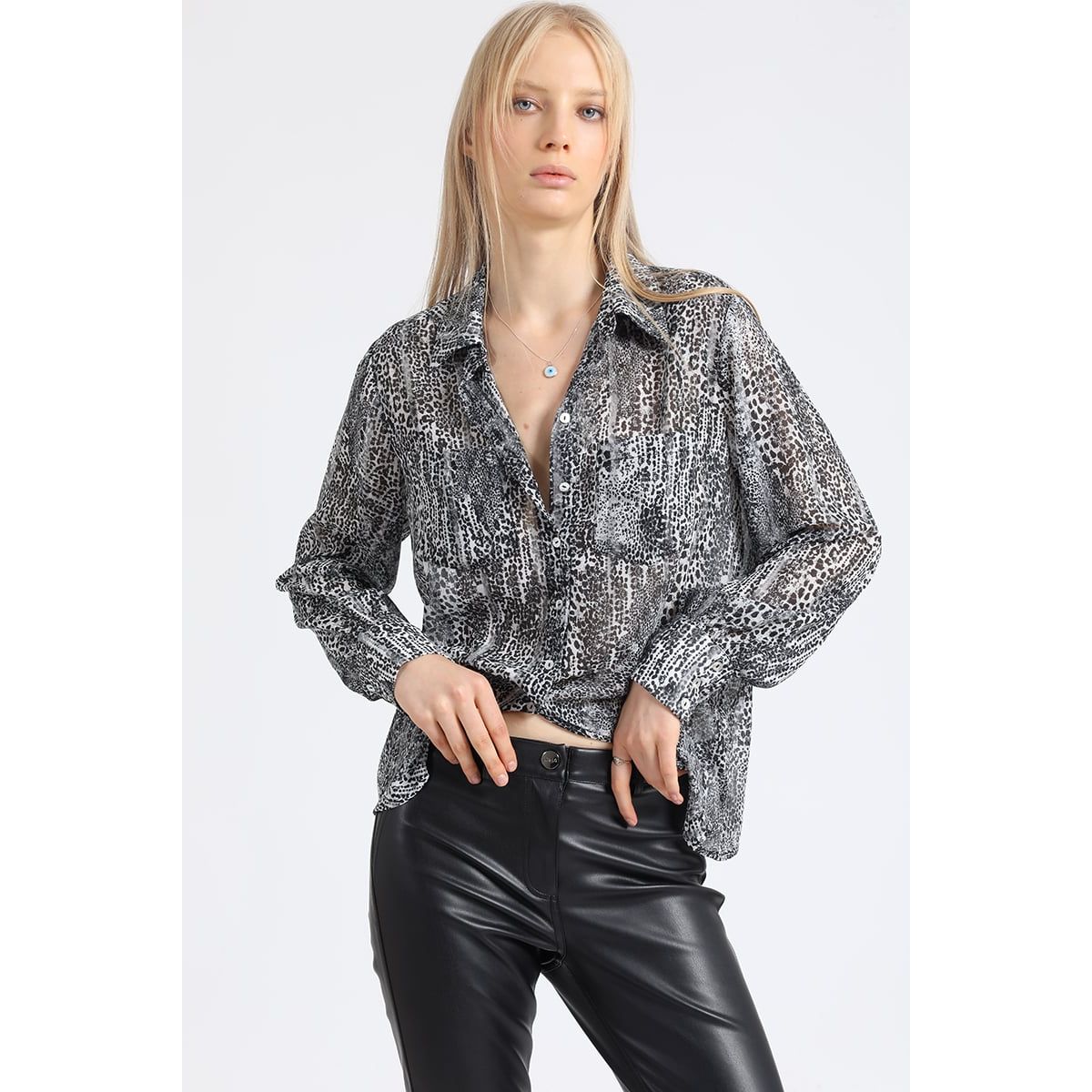 LIOLA - Blusa Estampado Animal Print, Gris Liola