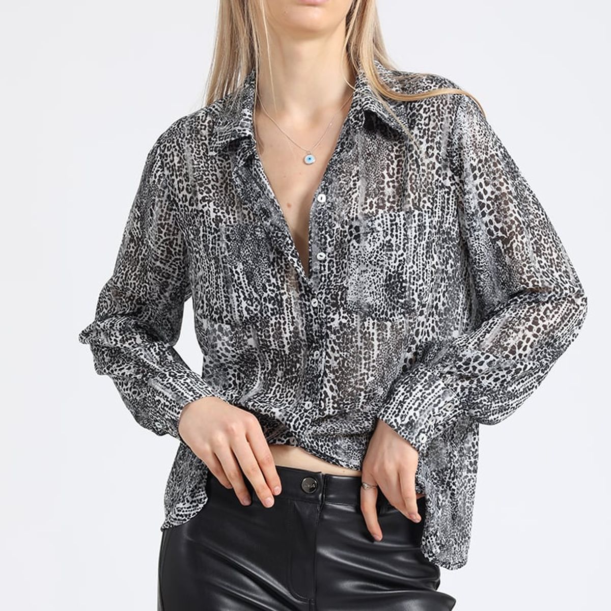 LIOLA - Blusa Estampado Animal Print, Gris Liola